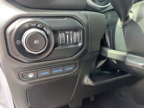 Used 2022 Jeep Wrangler Unlimited Sahara 4xe image 22