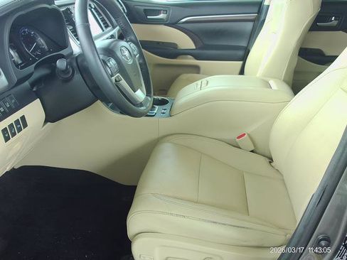 Used 2015 Toyota Highlander Limited Platinum AWD/4WD image 8