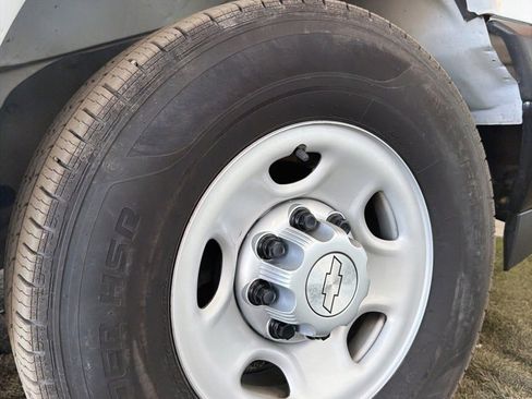 Used 2017 Chevrolet Express 3500 LS image 42