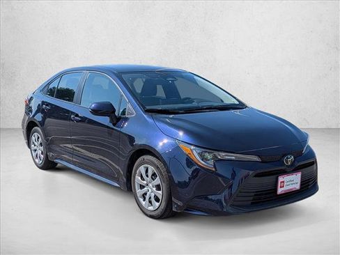 Certified 2025 Toyota Corolla LE FWD image 3
