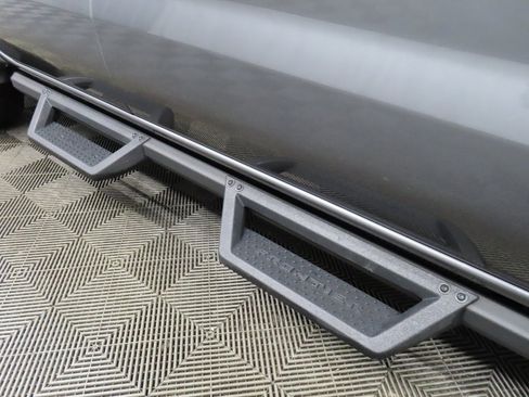 Used 2023 Nissan Frontier PRO-4X image 46