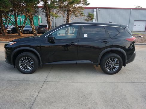 Used 2023 Nissan Rogue S AWD/4WD image 16