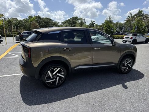 Used 2025 Nissan Kicks SV FWD image 4