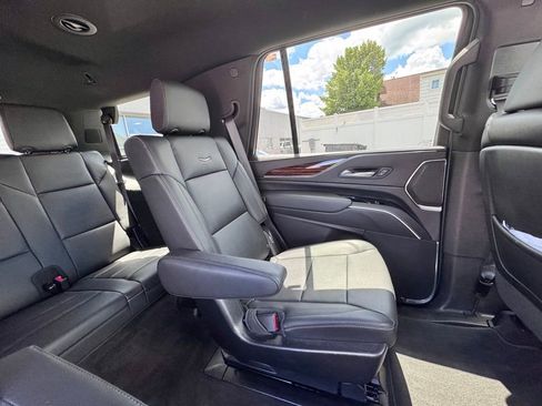 Used 2022 Cadillac Escalade Luxury AWD/4WD image 22