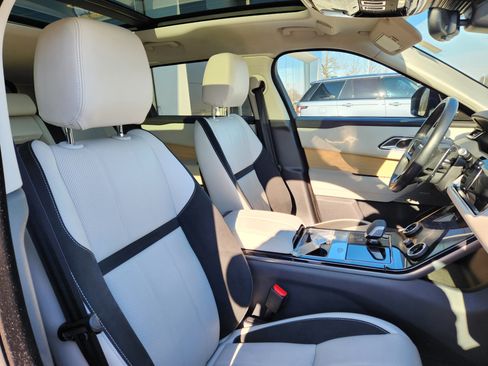 Certified 2022 Land Rover Range Rover Velar R-Dynamic S image 16