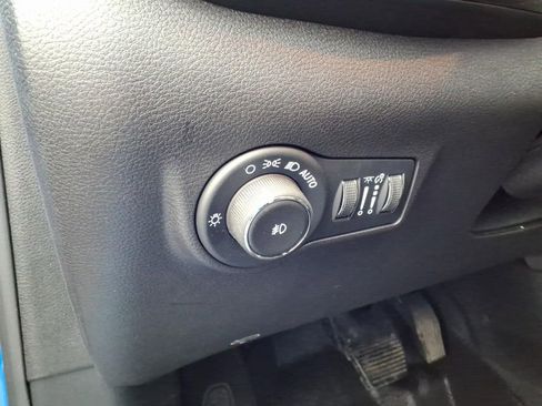 Used 2025 Jeep Compass Latitude w/ Convenience Group AWD/4WD image 16