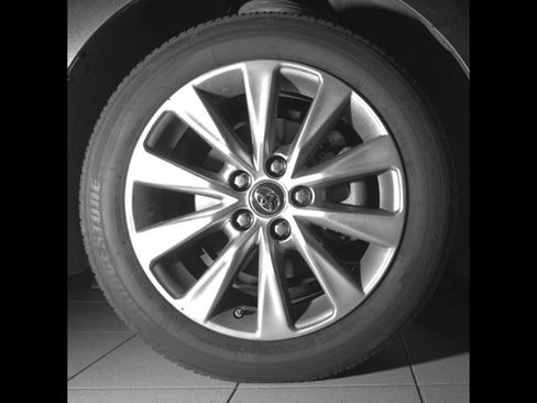 Used 2016 Toyota Camry XLE image 9