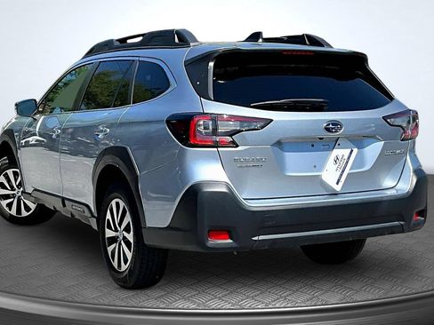 Used 2023 Subaru Outback Premium AWD/4WD image 4