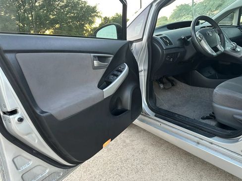 Used 2014 Toyota Prius Three FWD image 9