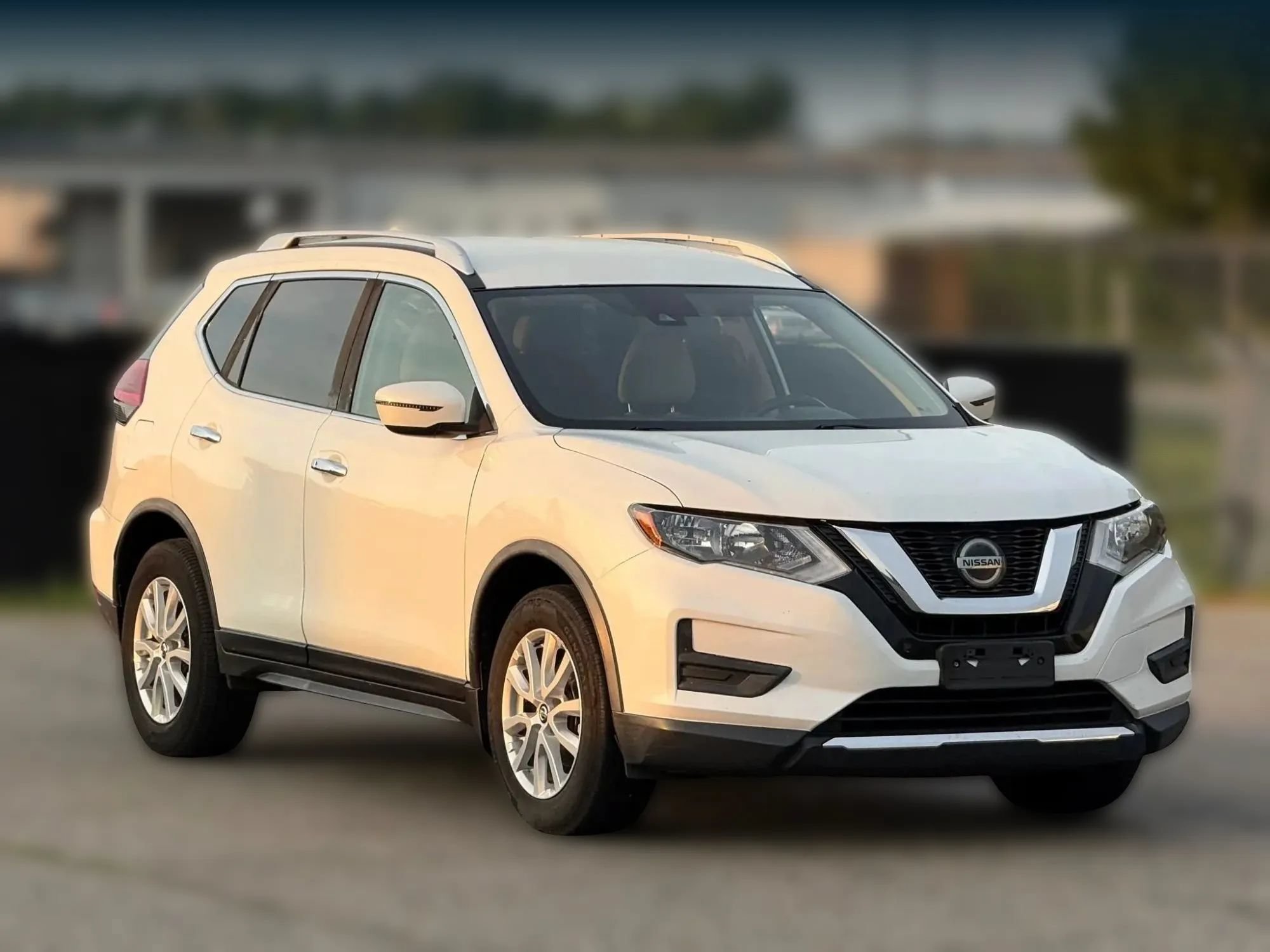 Used 2019 Nissan Rogue SV FWD image 1