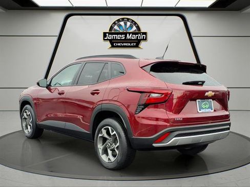 Certified 2024 Chevrolet Trax LT w/ Sunroof Package image 8