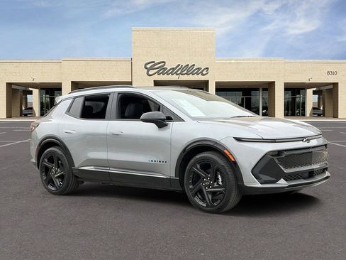 Used 2024 Chevrolet Equinox EV RS FWD image 3