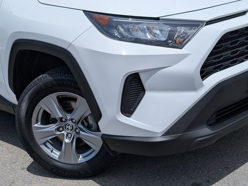Used 2022 Toyota RAV4 LE AWD/4WD image 10