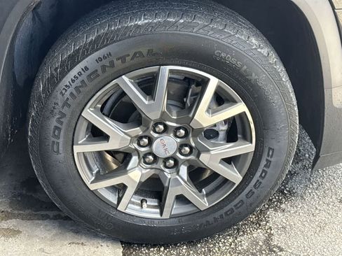 Used 2023 GMC Acadia SLE FWD image 11