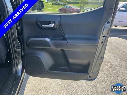 Used 2022 Toyota Tacoma TRD Off-Road AWD/4WD image 19