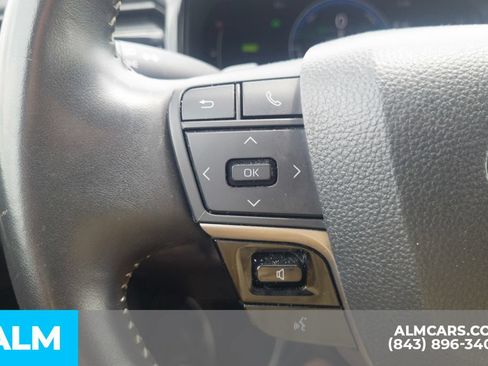 Used 2025 Toyota Camry SE FWD image 11