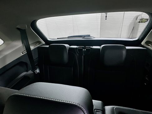 Used 2024 Volkswagen Tiguan SE image 28