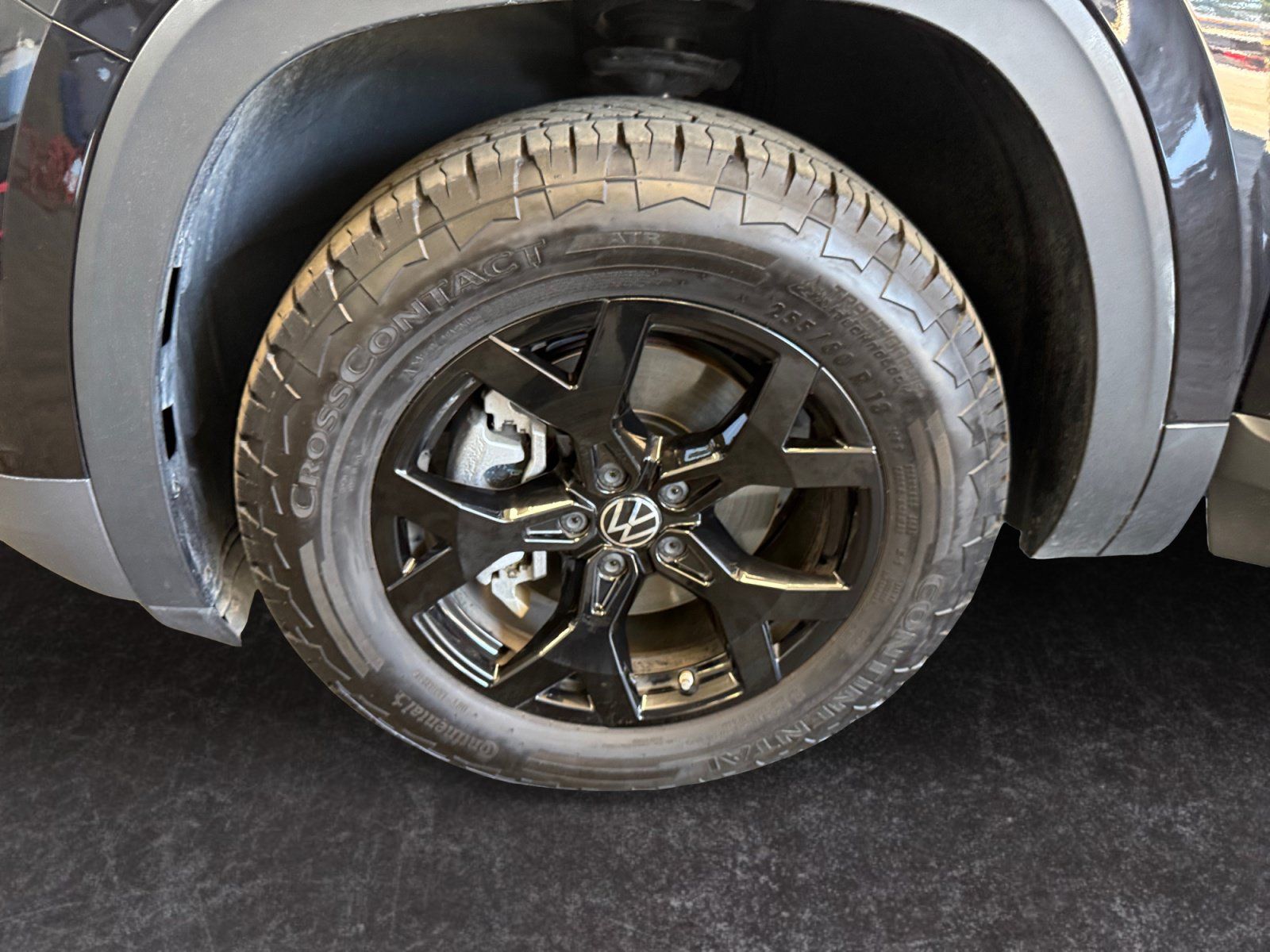 Used 2025 Volkswagen Atlas Peak Edition SE AWD/4WD image 14