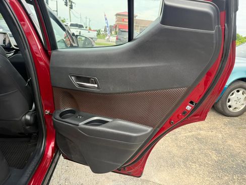 Used 2019 Toyota C-HR Limited FWD image 19