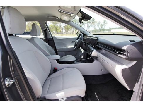 Used 2024 Hyundai Kona SE image 26