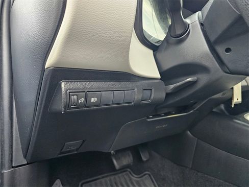 Used 2021 Toyota Corolla L image 20
