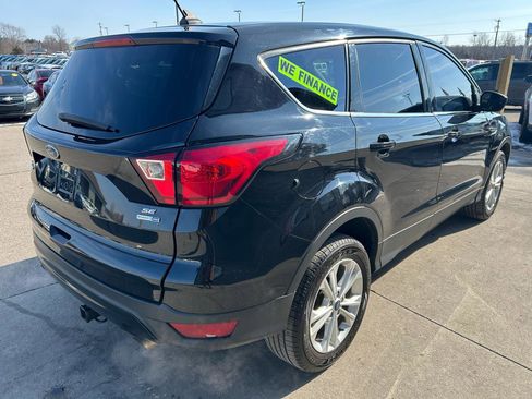 Used 2019 Ford Escape SE image 5