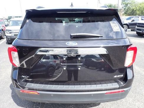 Used 2023 Ford Explorer XLT AWD/4WD image 7
