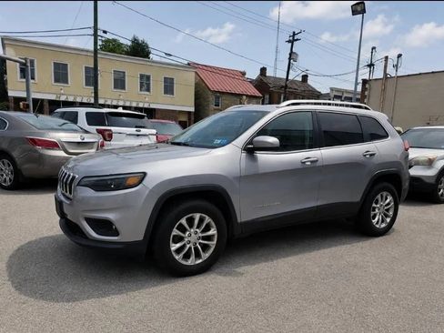 Used 2019 Jeep Cherokee Latitude w/ Popular Appearance Group AWD/4WD image 1
