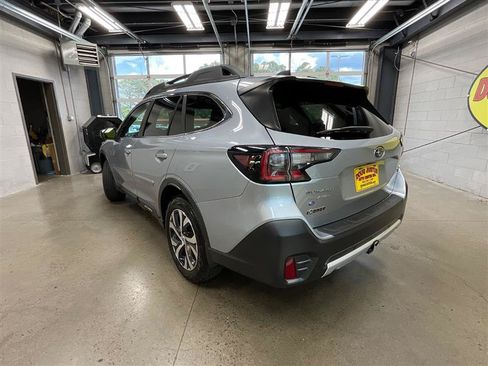 Used 2021 Subaru Outback Limited XT w/ Popular Package #2 AWD/4WD image 3