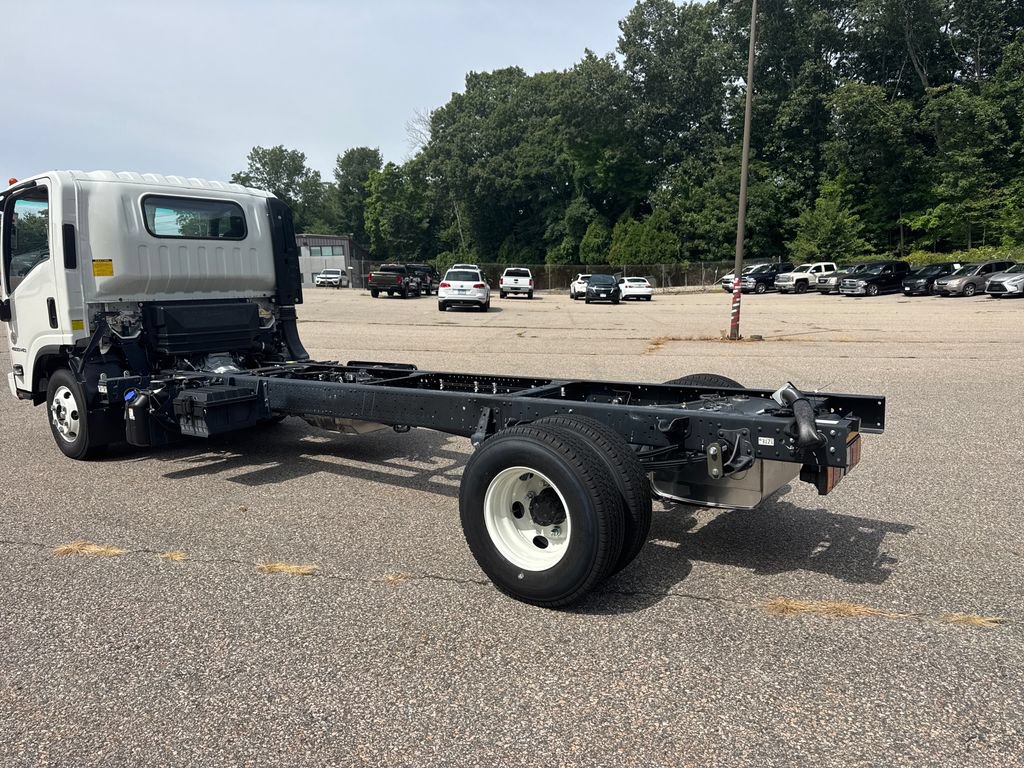 Used 2024 Chevrolet Low Cab Forward 4500 XD RWD image 3