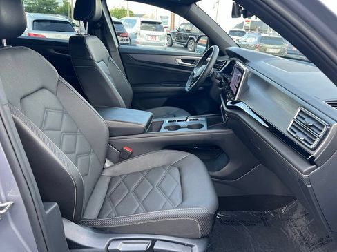 Used 2024 Volkswagen Atlas Cross Sport SE AWD/4WD image 27