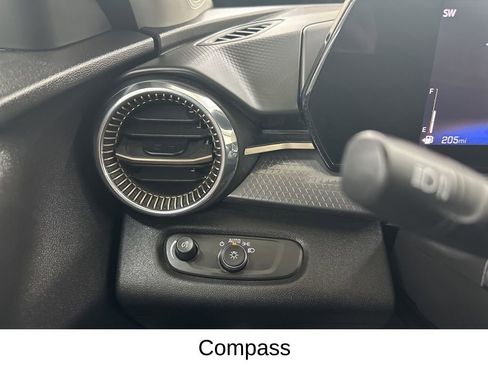 Used 2025 Chevrolet Trax ACTIV w/ Driver Confidence Package image 42