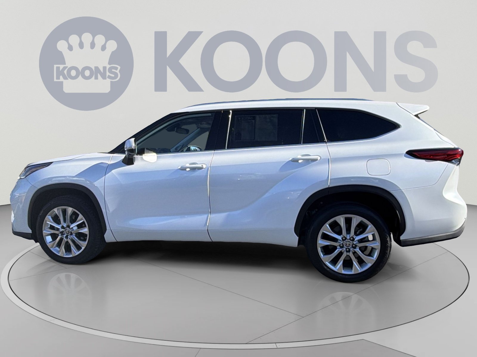 Used 2023 Toyota Highlander Limited FWD image 7