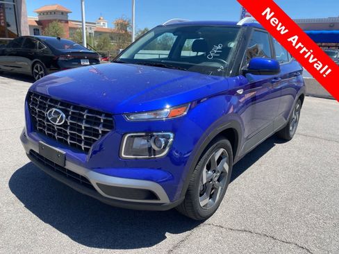 Used 2025 Hyundai Venue SEL FWD image 1