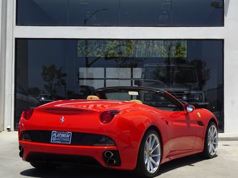 Used 2010 Ferrari California RWD image 8