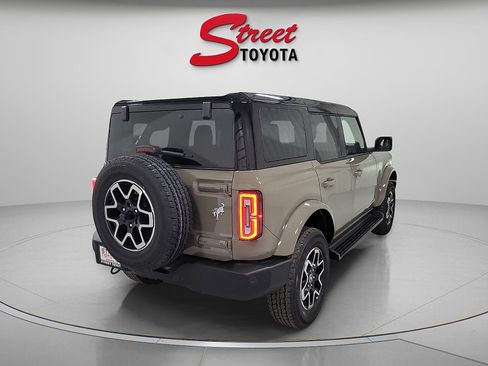 Used 2025 Ford Bronco Outer Banks AWD/4WD image 4