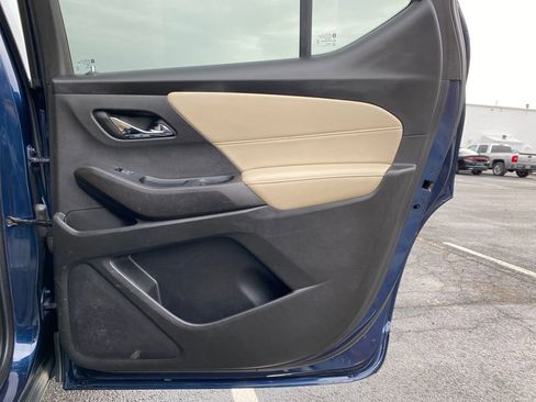 Used 2022 Chevrolet Traverse LS image 13