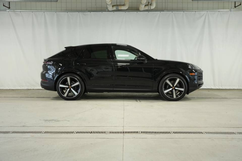 Certified 2026 Porsche Cayenne Coupe AWD/4WD image 8
