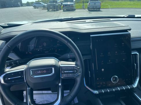 Used 2025 GMC Acadia Elevation FWD image 16