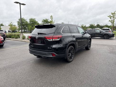 Used 2019 Toyota Highlander SE AWD/4WD image 4