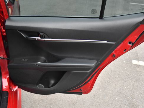 Used 2023 Toyota Camry SE image 39