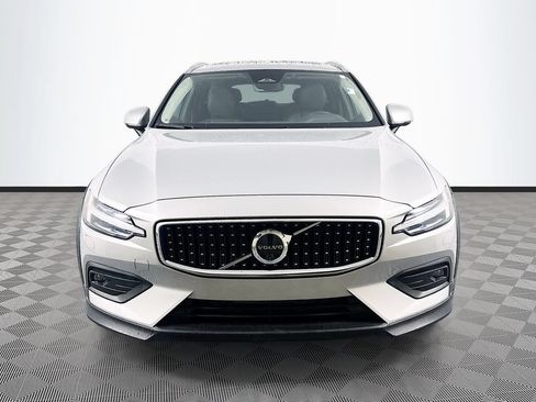 Used 2025 Volvo V60 B5 Cross Country Plus AWD/4WD image 2