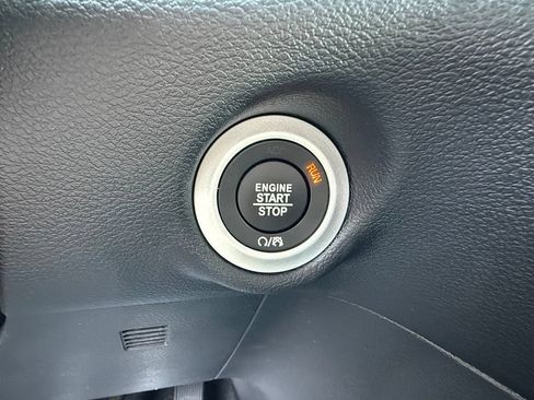 Used 2026 Chrysler Pacifica Select FWD image 29