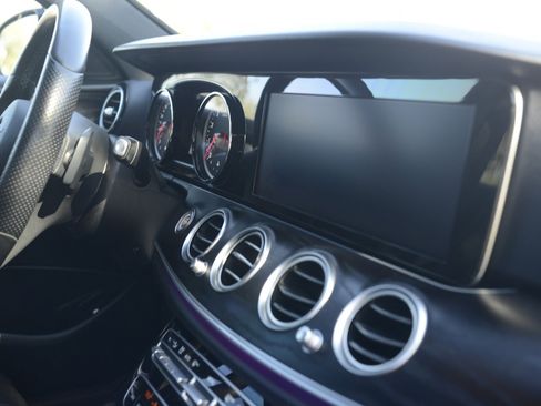 Used 2017 Mercedes-Benz E 300 image 25