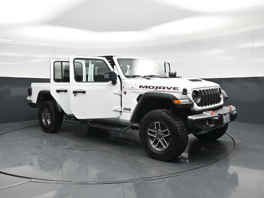 Used 2024 Jeep Gladiator Mojave AWD/4WD image 34