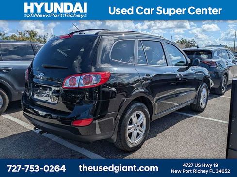 Used 2012 Hyundai Santa Fe GLS FWD image 2