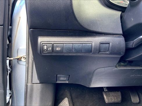 Used 2020 Toyota Corolla LE image 34