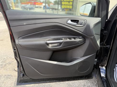 Used 2017 Ford Escape SE w/ Equipment Group 201A image 11