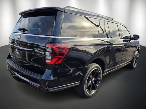 Used 2023 Ford Expedition Max Limited image 3