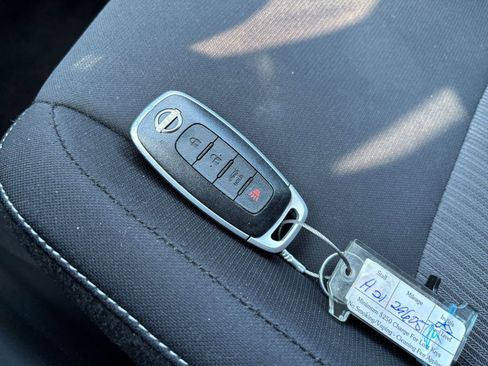 Used 2025 Nissan Sentra SV FWD image 21